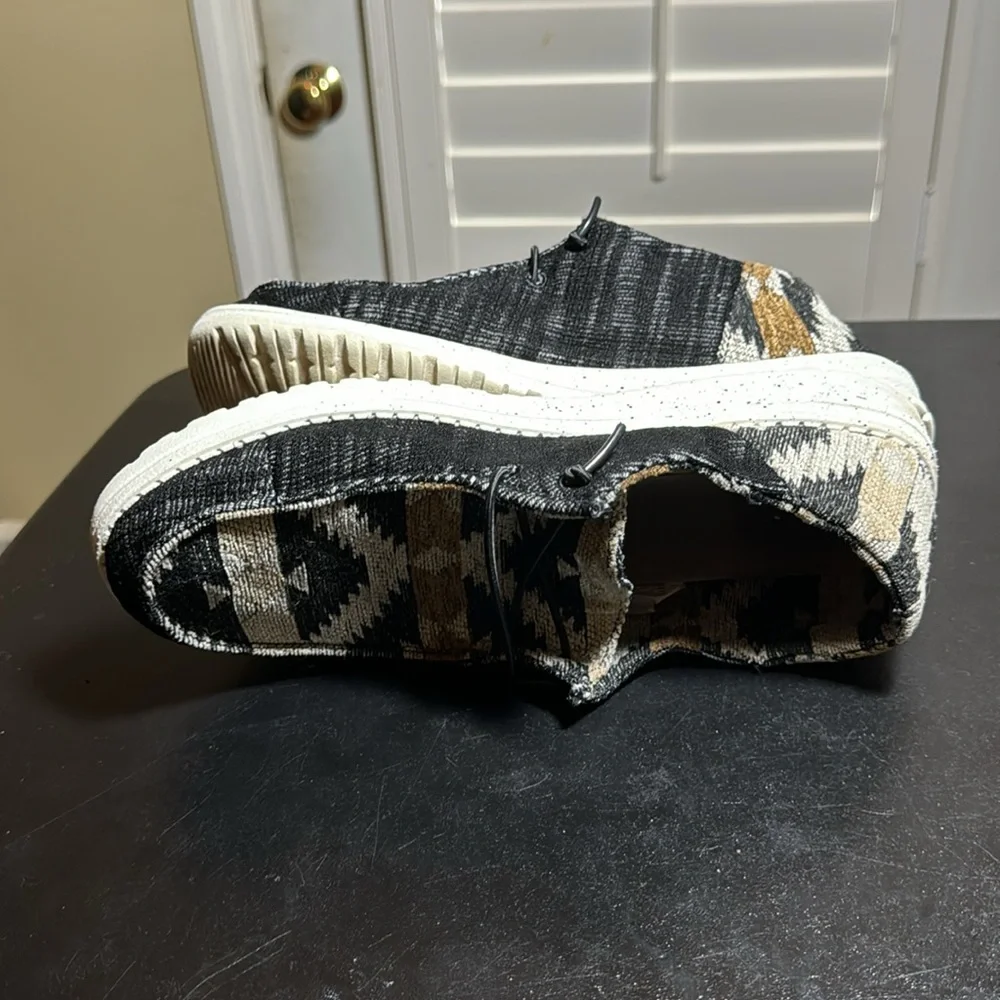 HEY Dude Wendy aztec  size 9 slipon loafer sneakers